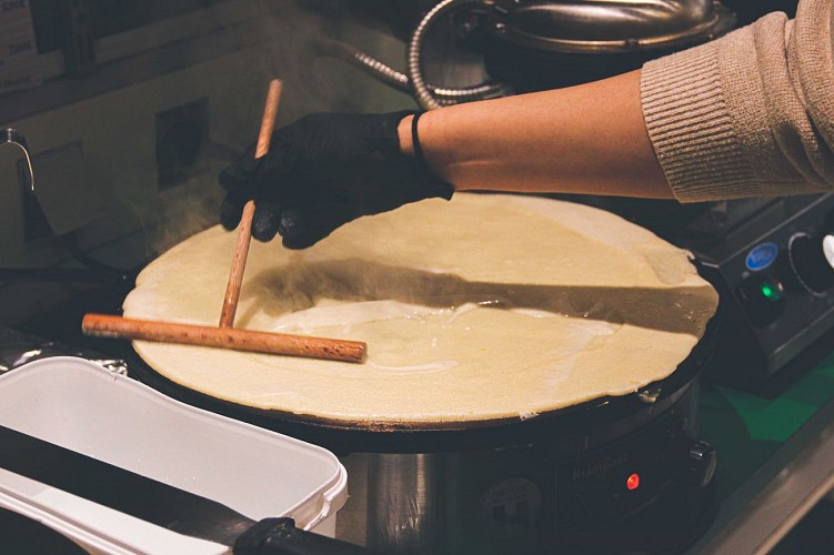 Réalisation d'une crêpe au Bounty