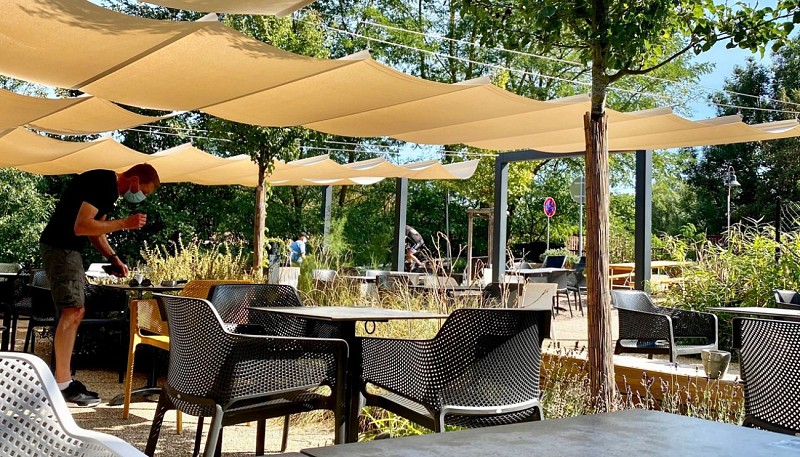 La terrasse en été - Côté Canal Grosbliederstroff