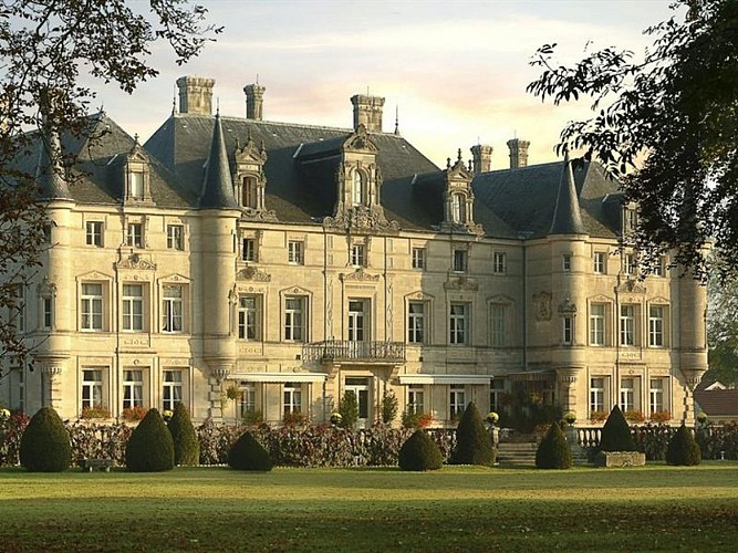 HOSTELLERIE DU CHATEAU DES MONTHAIRONS