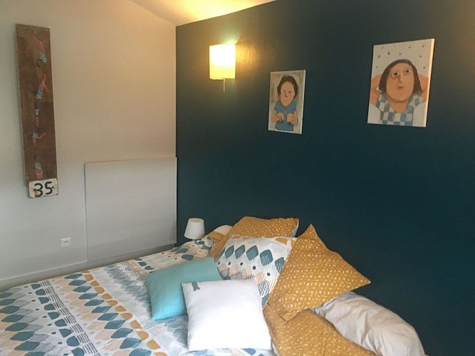 Chambre bleue (aménagement ici pour un couple) - Possibilité de 3 lits séparés