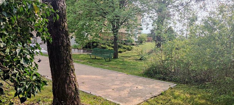 Terrain pour jeux de boule