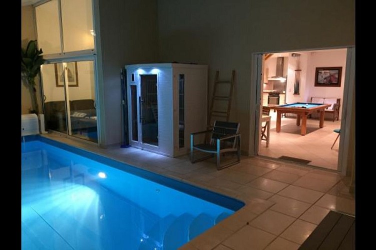 VILLA AVEC PISCINE INTÉRIEURE POUR 12 PERSONNES À 30M DE LA MER