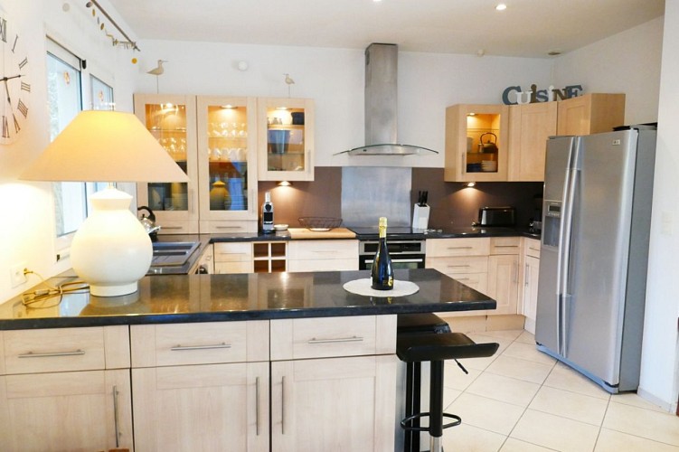 VILLA AVEC PISCINE INTÉRIEURE POUR 12 PERSONNES À 30M DE LA MER