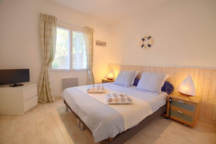 VILLA AVEC PISCINE INTÉRIEURE POUR 12 PERSONNES À 30M DE LA MER