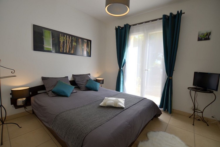 VILLA AVEC PISCINE INTÉRIEURE POUR 12 PERSONNES À 30M DE LA MER