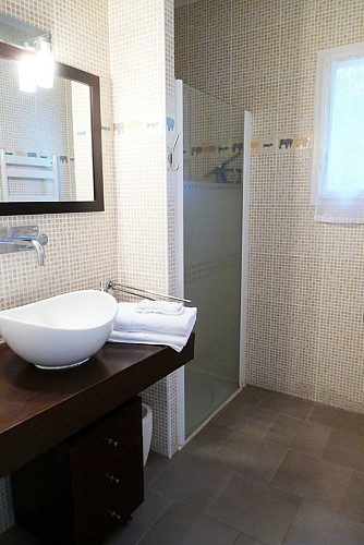 VILLA AVEC PISCINE INTÉRIEURE POUR 12 PERSONNES À 30M DE LA MER