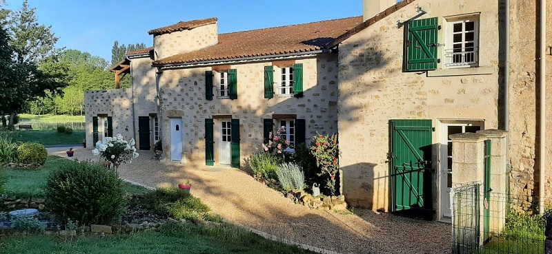 CHAMBRE D'HÔTES ET GÎTES "LE DOMAINE DE LA BASSE BOBINIÈRE"
