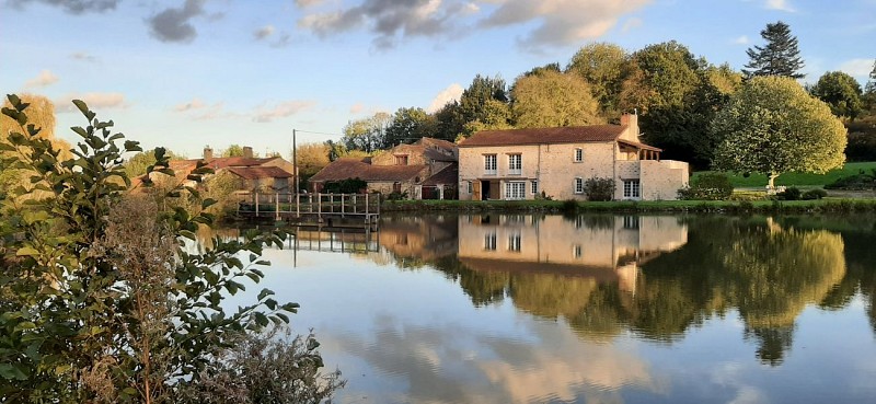 CHAMBRE D'HÔTES ET GÎTES "LE DOMAINE DE LA BASSE BOBINIÈRE"