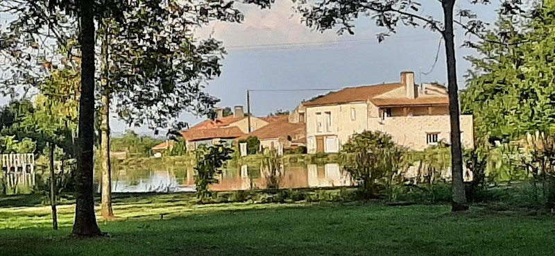 CHAMBRE D'HÔTES ET GÎTES "LE DOMAINE DE LA BASSE BOBINIÈRE"