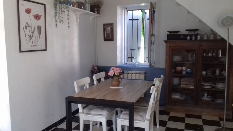 salle à manger avec sa table à rallonges 8 couverts