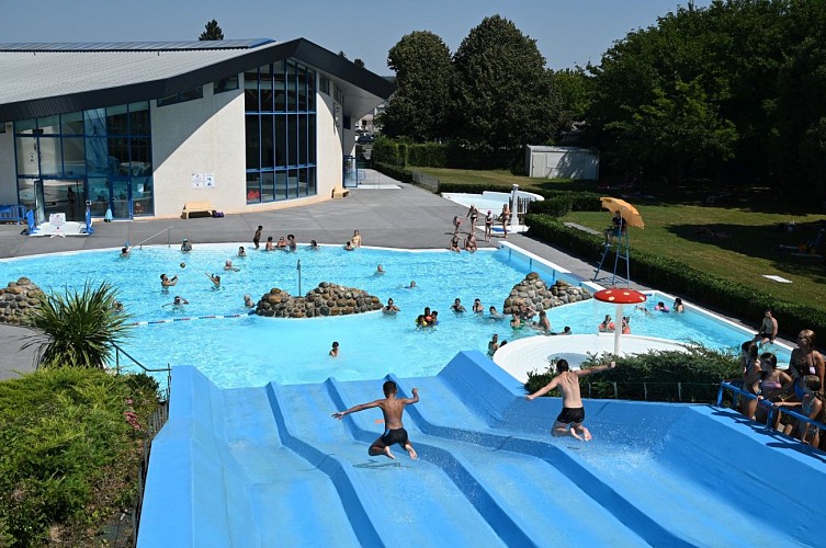 Piscine Oloron Haut-Béarn - pentagliss et bassin extérieur (©CCHB) - DI