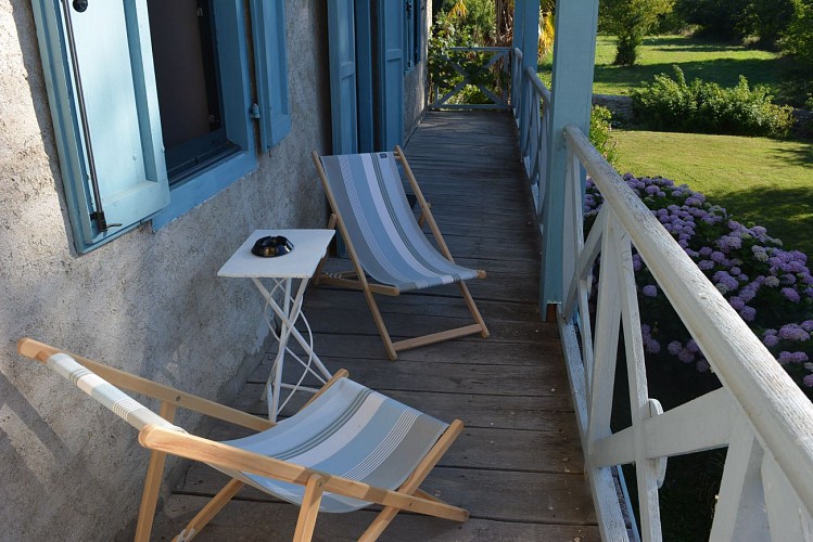 AU BALCON DE LÉONIE