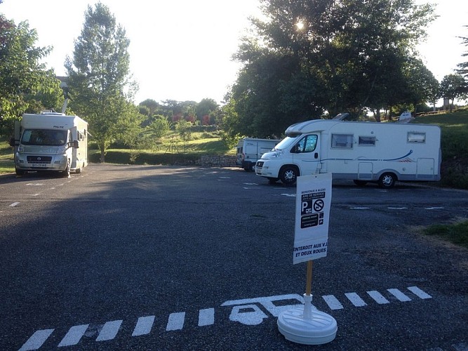 camping car aire de service AUZAS