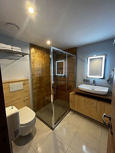 Salle de douche D'arros Hotel 9Wagram Le Mans