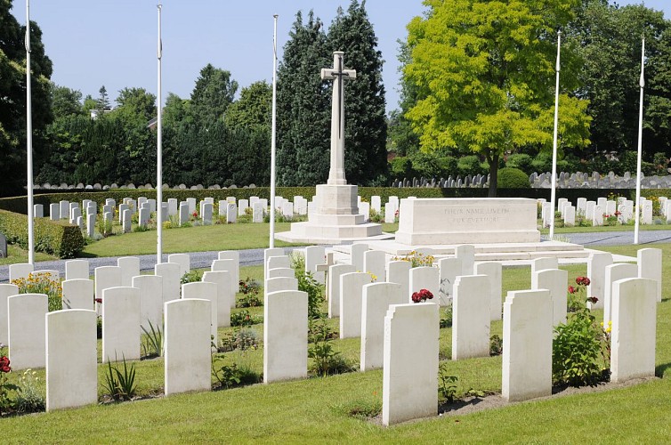 Commemorative lawn in Mons Communal Cemetery 