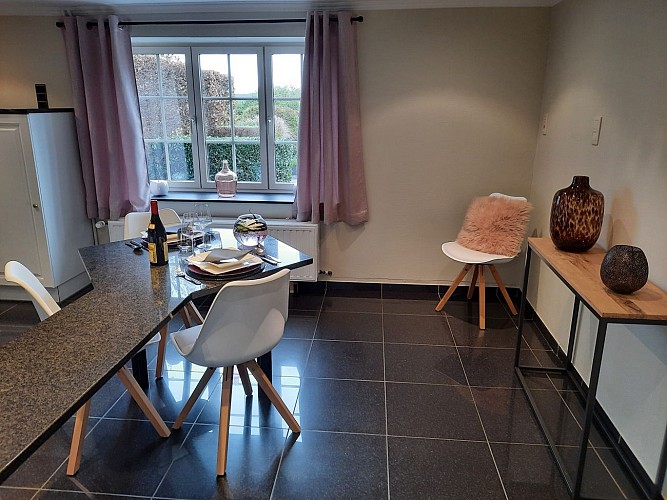 La petite Maison du Wéris salle à manger