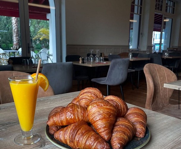 brasserie hotel de paris 3 hendaye petit déjeuner