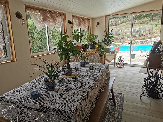 HLOAQU047V50IRQN_Fumel_Domaine des 3 cyprès_s à manger