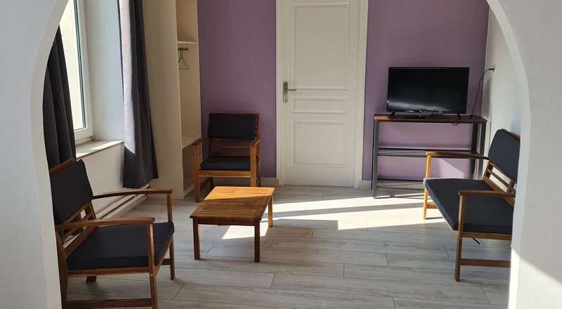 salon, television