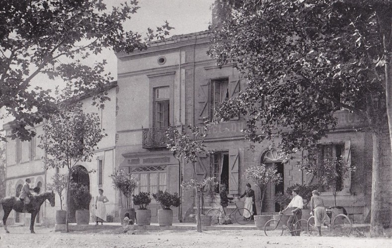 photo antan hotel esplanade SAINT SULPICE