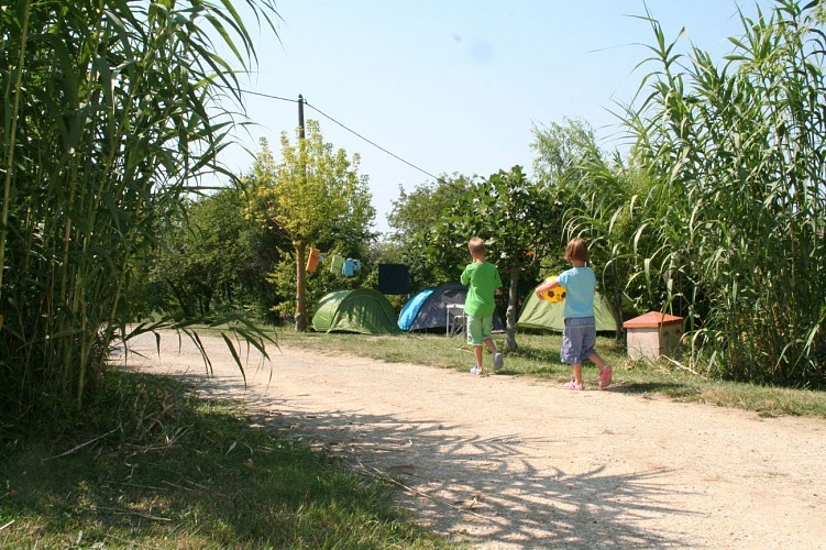 tente camping LA COMMUNION LATOUR