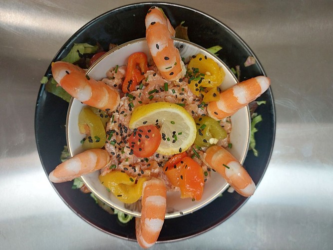 Au Family's - Tartare de saumon et crevettes - LANNE EN BARETOUS (©Au family's)