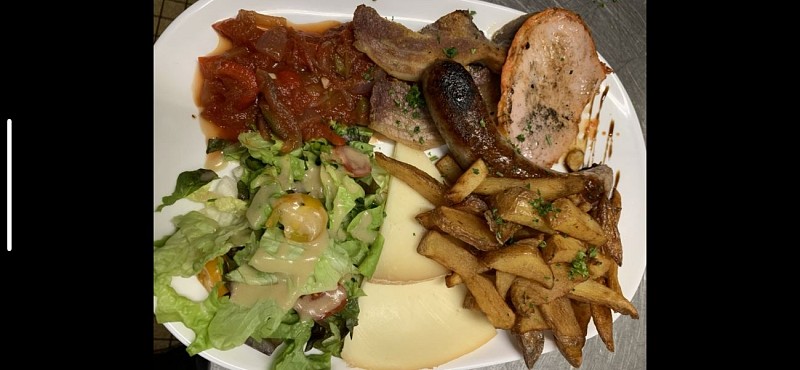 Au Family's - Assiette combinée - LANNE EN BARETOUS (©Au family's)