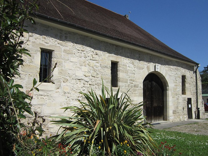 Poissy, grange du prieuré