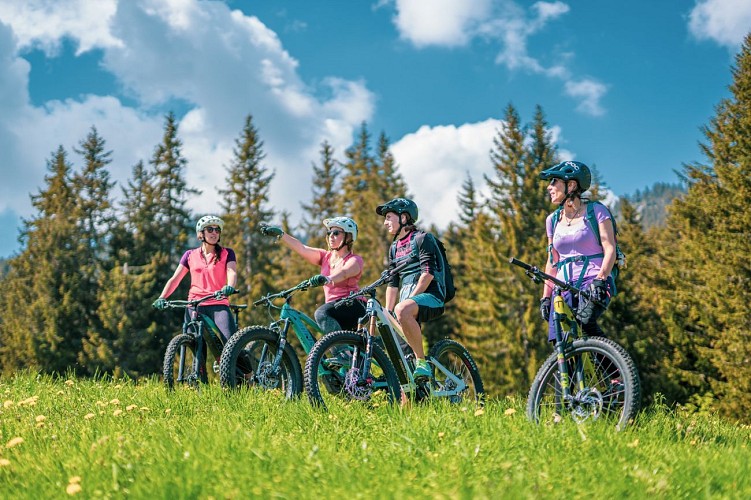 Alpes Aventures : Fietsenwinkel, werkplaats en verhuur