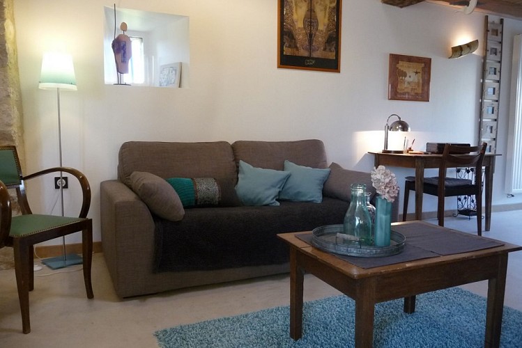 Gite la Ponne, salon (canapé convertible si besoin, pour 2 pers. supp ou PMR)