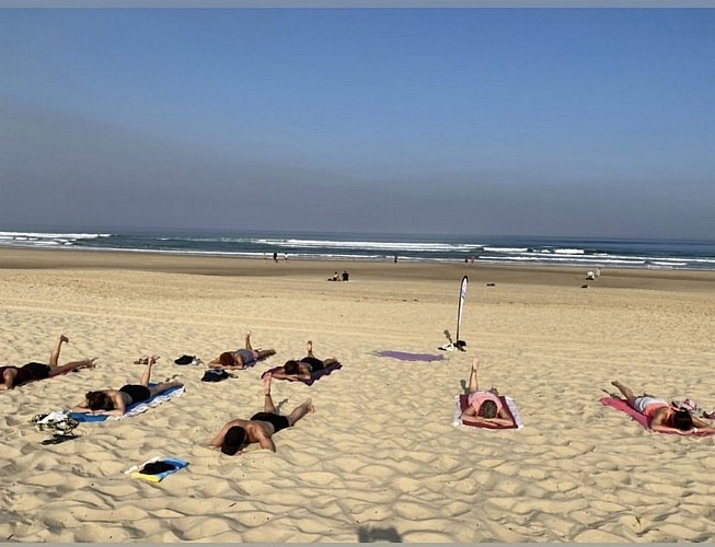 Cours de pilates à la plage (Copier)