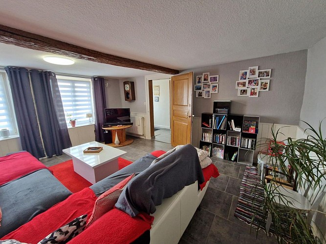 Salon télé et coin enfant