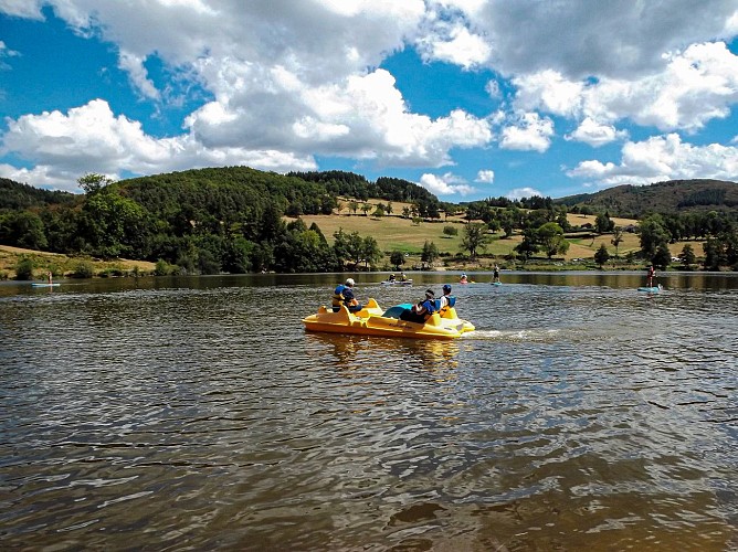 Plan d'eau de Saint-Clément Base nautique : Location de pédalo