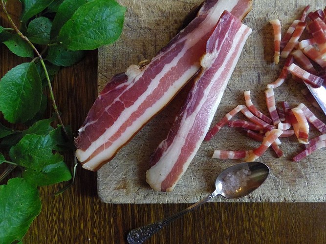 Lard fumé traditionnel.