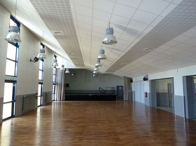 Ménesplet-salle-des-fêtes
