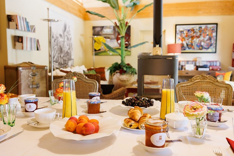 Petit déjeuner au salon