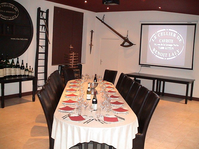 Cave de dégustation de vins à Autun