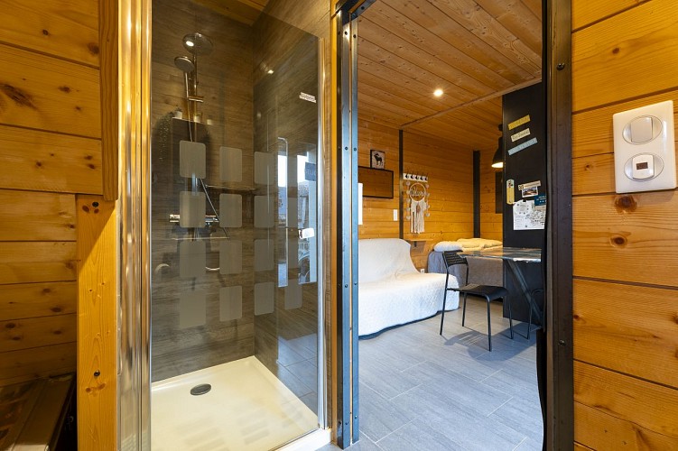 Studio, coin salle de bains