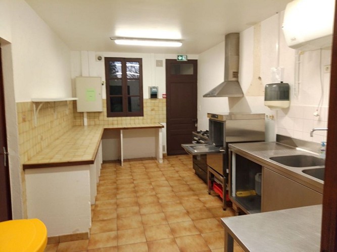 salle-des-fêtes-st-sauveur-cuisine