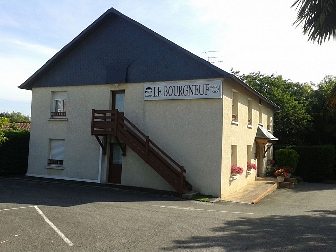 Morlaàs, extérieur hôtel le Bourgneuf juillet 14 cph OT (4)