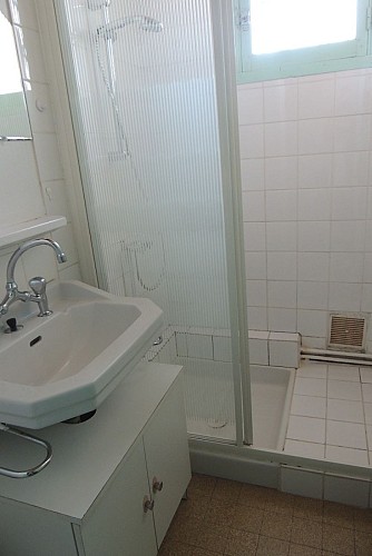 MAISON PROCHE DE L'EMBARCADÈRE DE L'ILE DE RÉ À LA TRANCHE SUR MER.