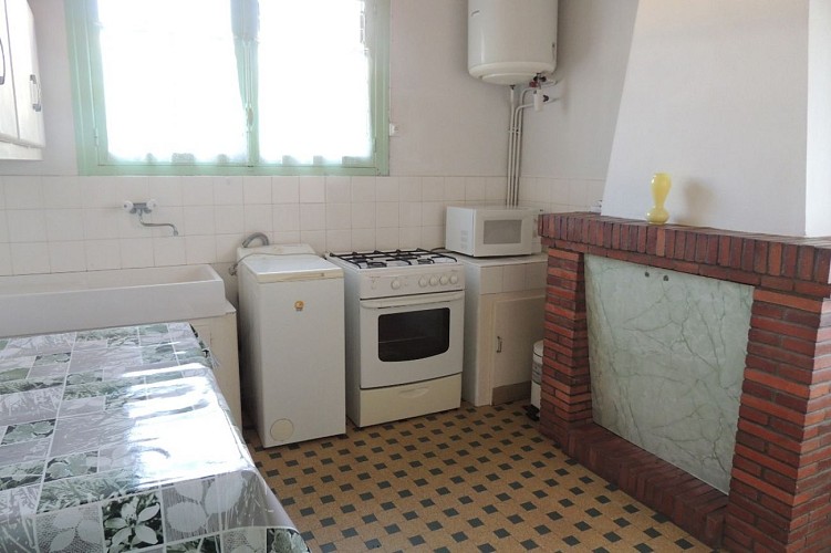 MAISON PROCHE DE L'EMBARCADÈRE DE L'ILE DE RÉ À LA TRANCHE SUR MER.