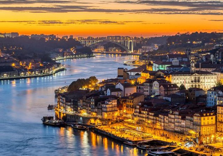 Visite guidée en tuk-tuk électrique au coucher du soleil & Verre de vin offert - Porto