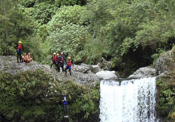Randonnée aquatique dans la rivière de Langevin à La Réunion