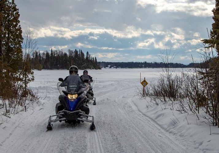 Balade guidée de 3h en motoneige au Saguenay-Lac-Saint-Jean - Québec