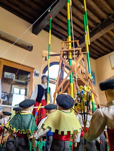 rieuxvolvestre_papogay_musee_archers@oti