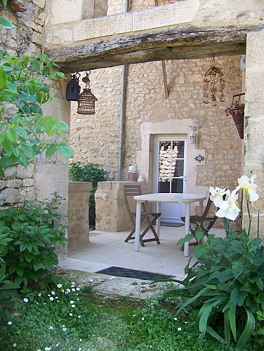 Terrasse et jardin clos