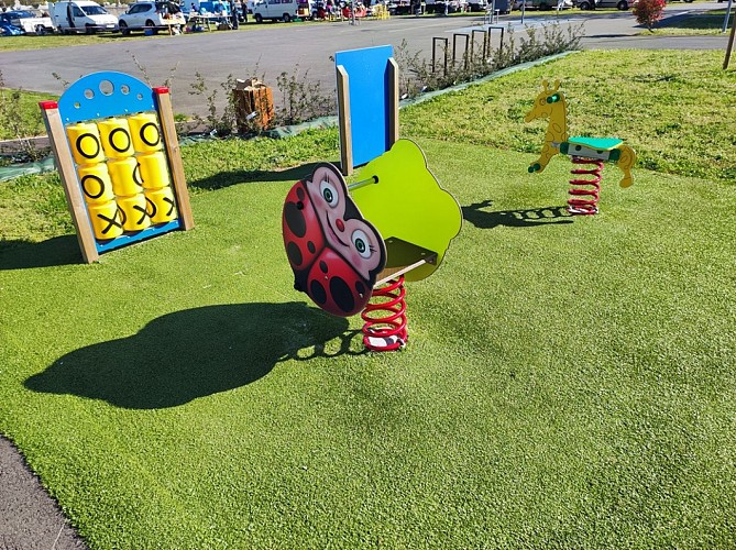Aire de jeux St Laurent des hommes