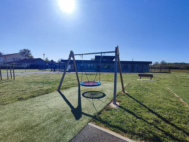 Aire de jeux St Laurent des hommes