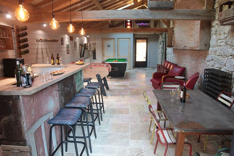 bar lounge  Clos des charmes gîte grande capacité Dordogne Périgord 